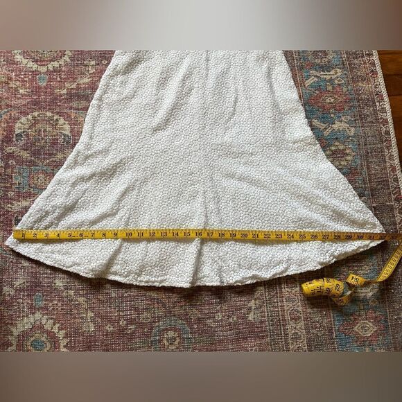 Lauren- Ralph Lauren Women’s White Dress size 8. V-Neck and Crocheted details. - Picture 9 of 10